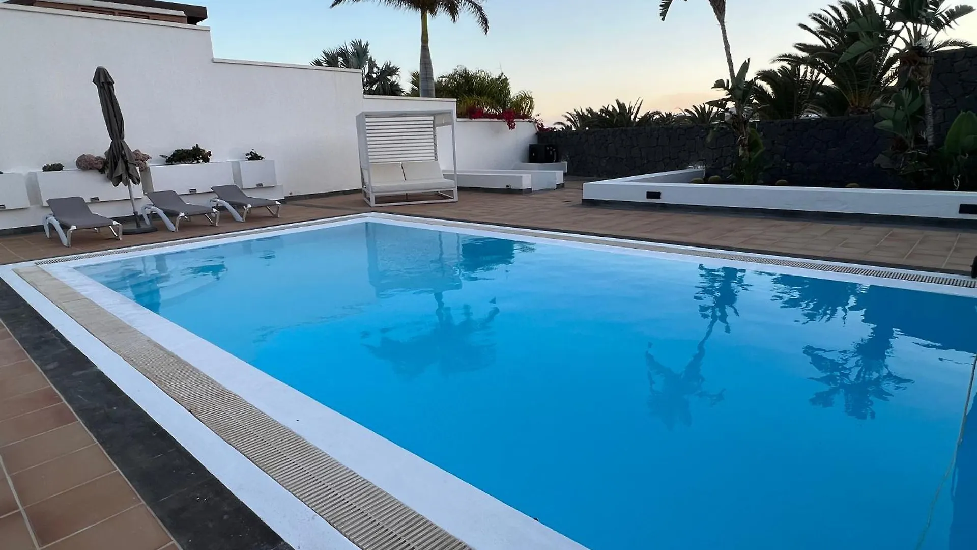 Villa Dedalos - A Luxury Large Villa With A Heated Pool In Puerto Calero