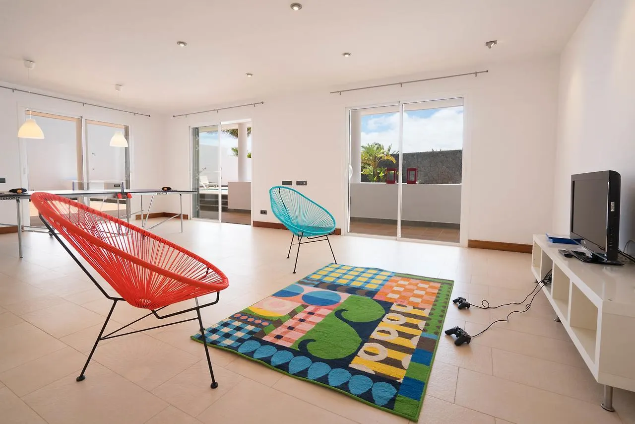 Villa Dedalos - A Luxury Large Villa With A Heated Pool In Puerto Calero