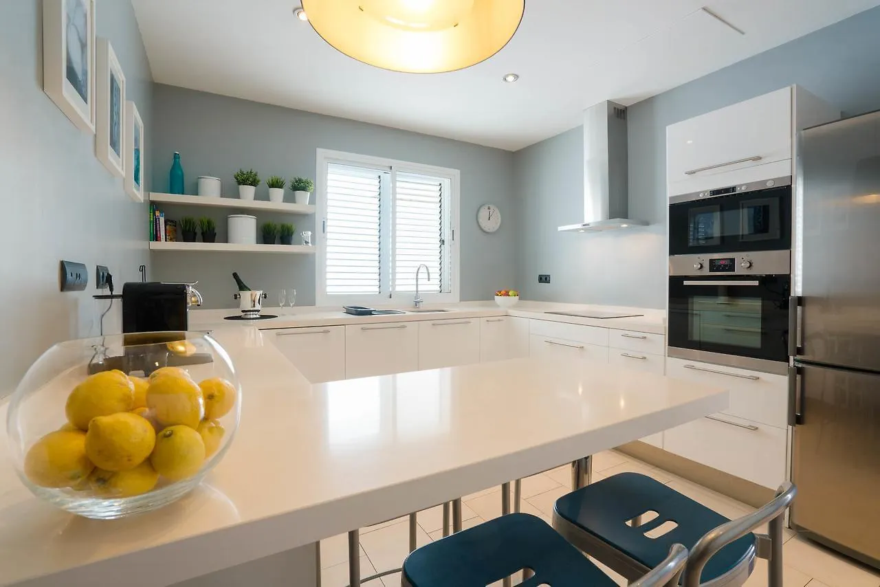 Villa Dedalos - A Luxury Large Villa With A Heated Pool In Puerto Calero Spain