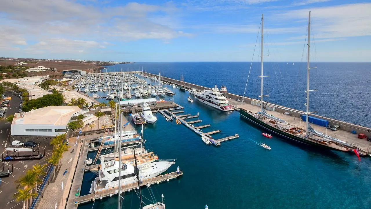 Villa Dedalos - A Luxury Large Villa With A Heated Pool In Puerto Calero